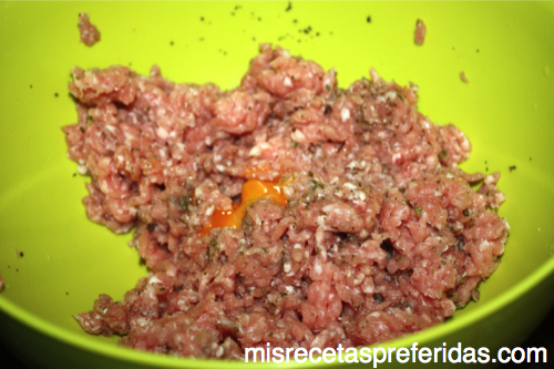 Rollo_relleno_salsa_queso_4125