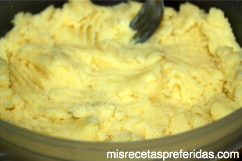 Rollo_relleno_salsa_queso_4130