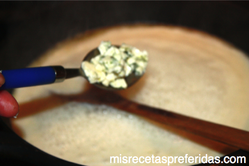 Rollo_relleno_salsa_queso_4141