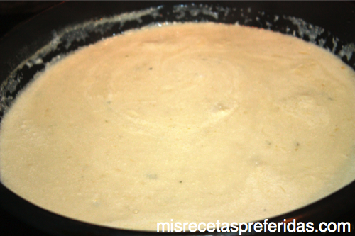 Rollo_relleno_salsa_queso_4143