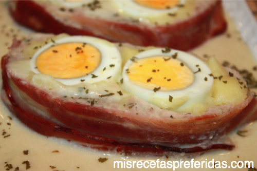 Rollo_relleno_salsa_queso_4153